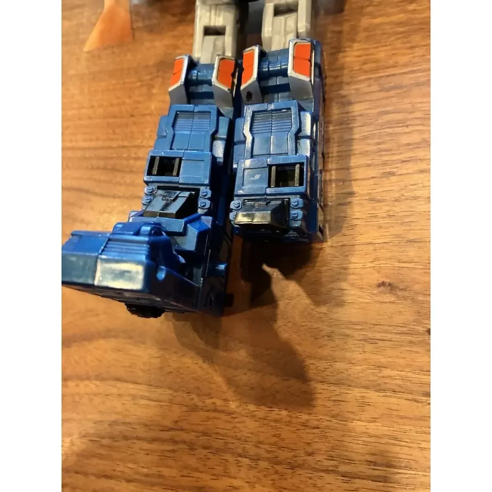 Vintage 2004 Hasbro/Takara Transformers Energon Optimus Prime figure. incomplete